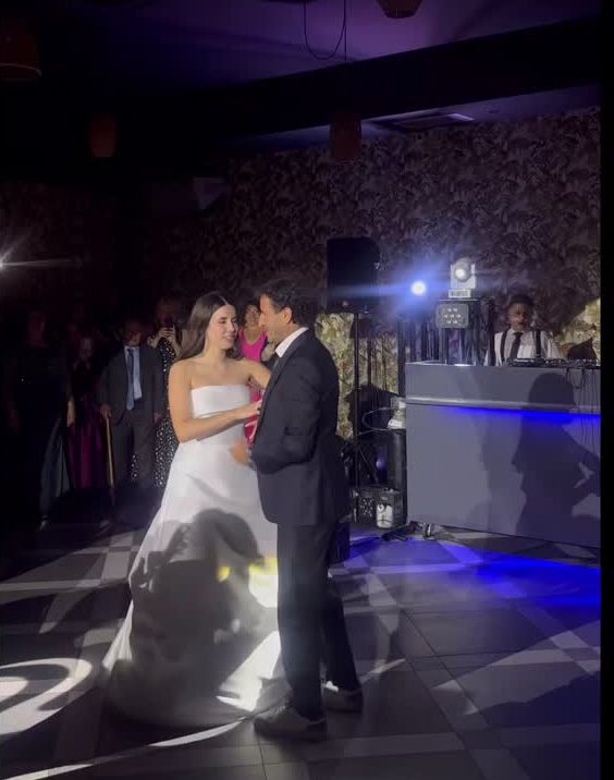 Paula también bailó con su padre, Luis Milla