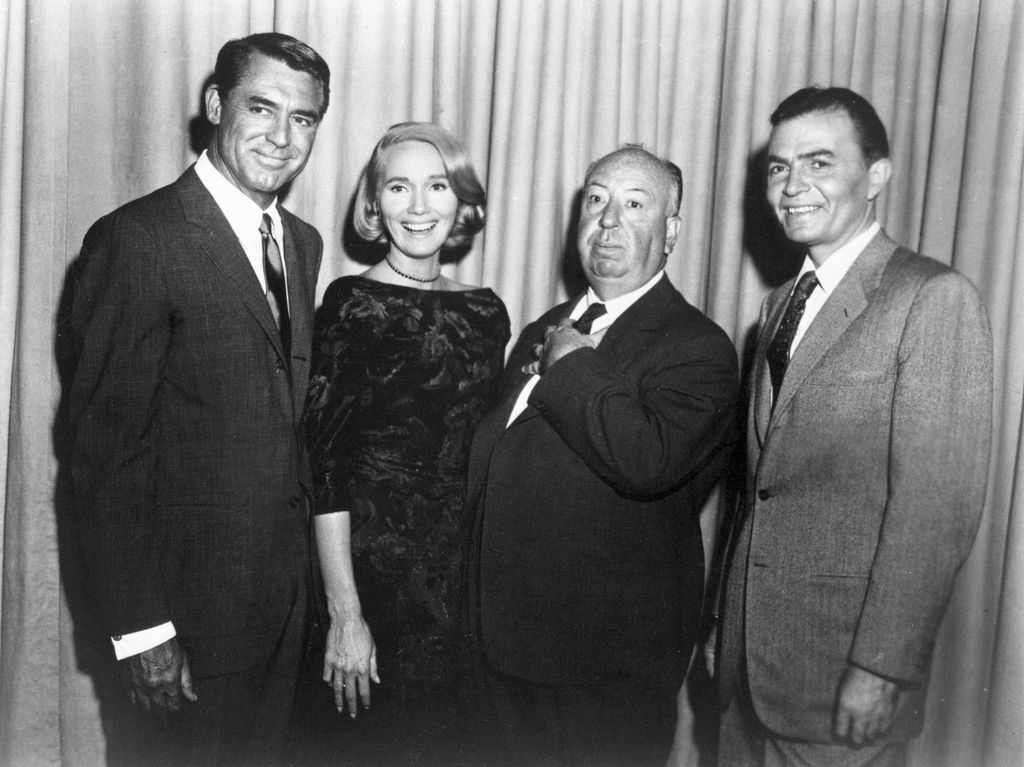 Cary Grant y Eva Marie Saint junto al director Alfred Hitchcock y James Manson