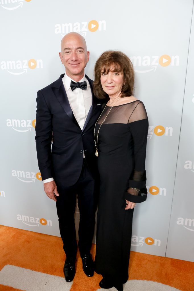 Jeff Bezos homenajeó a su madre Jacklyn uando su nombre para la barcaza en la que aterrizó el cohete New Glenn.