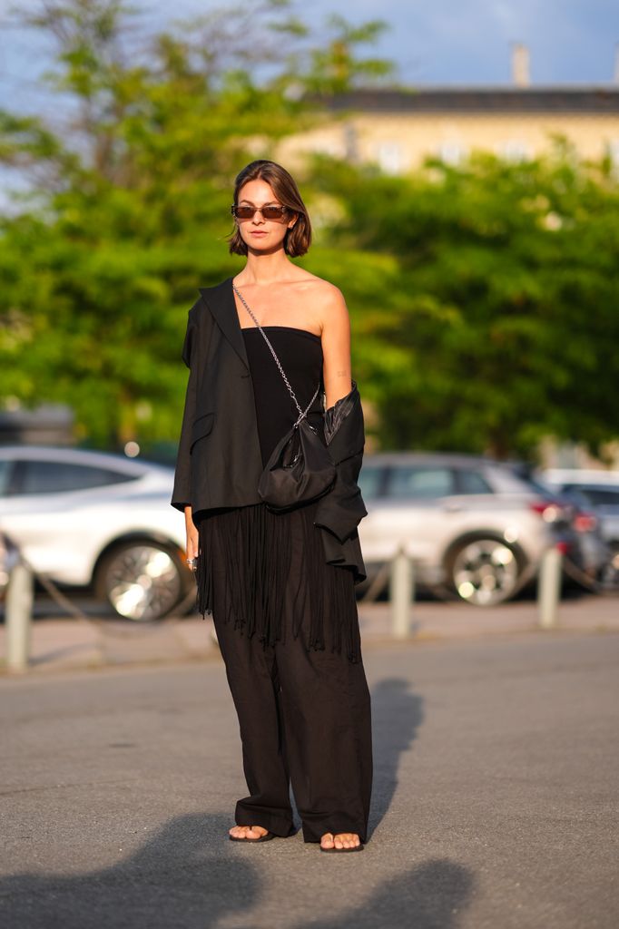 Looks de pantalón de traje y sandalia plana que inspiran