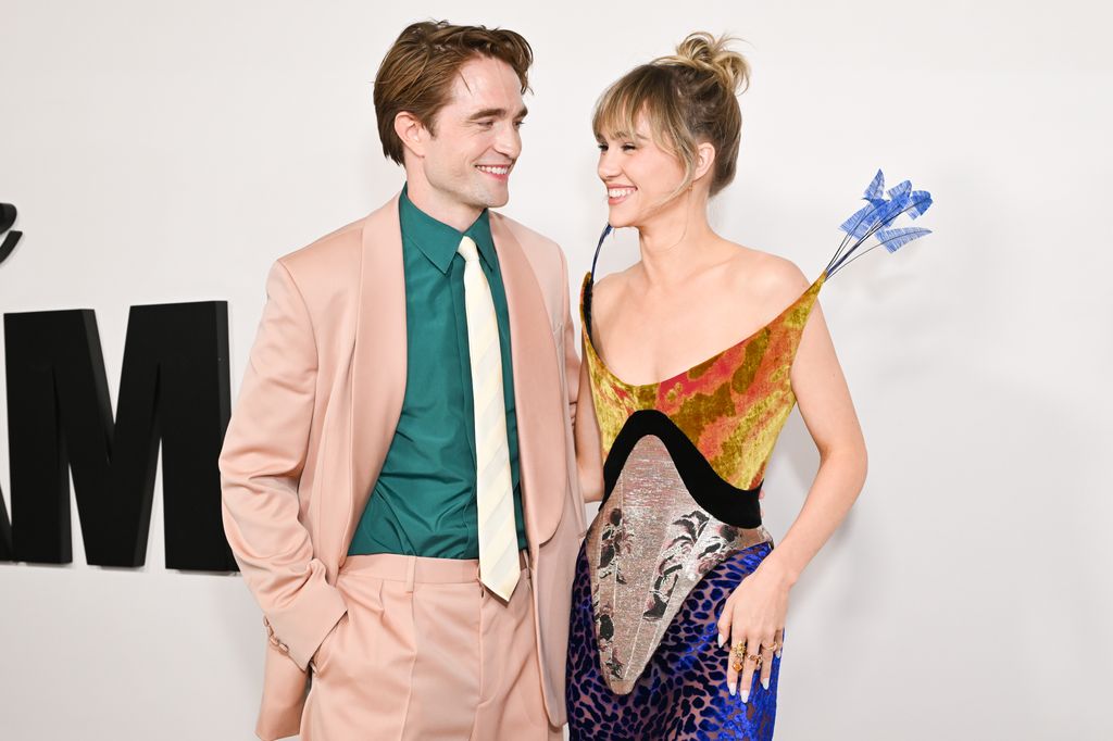 Robert Pattinson y Suki Waterhouse asisten al estreno en Los Ángeles de The Drama de A24 en el DGA Theater Complex el 17 de marzo de 2026 en Los Ángeles, California.