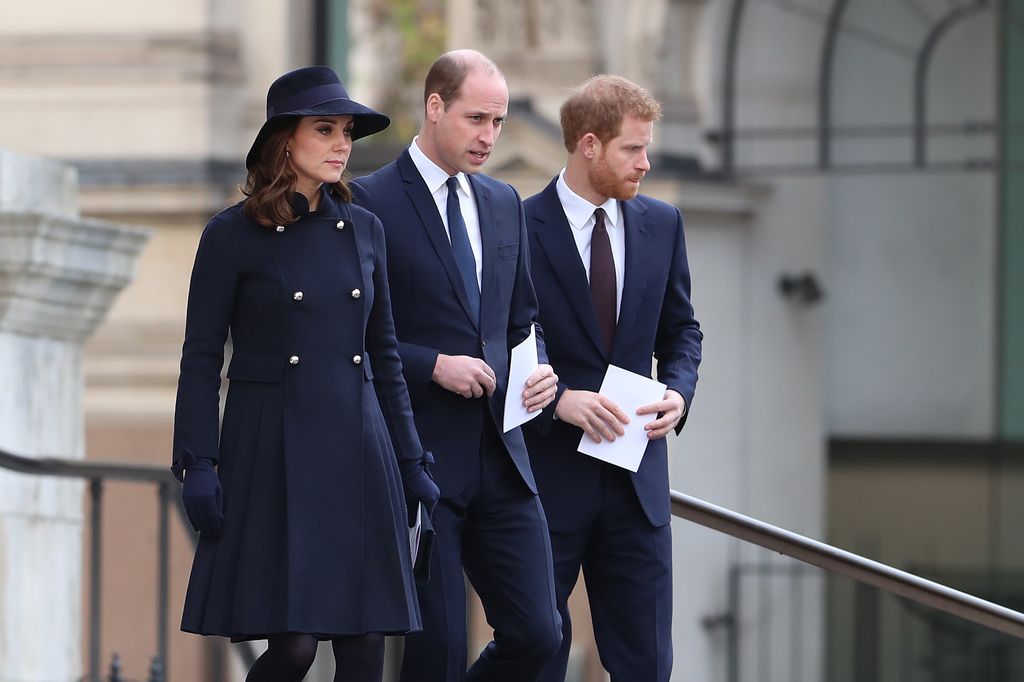 Guillermo, Kate y Harry, durante el servicio religioso nacional en memoria de las víctimas del incendio de la Torre Grenfell celebrado en la Catedral de San Pablo, en Londres, el 14 de diciembre de 2017