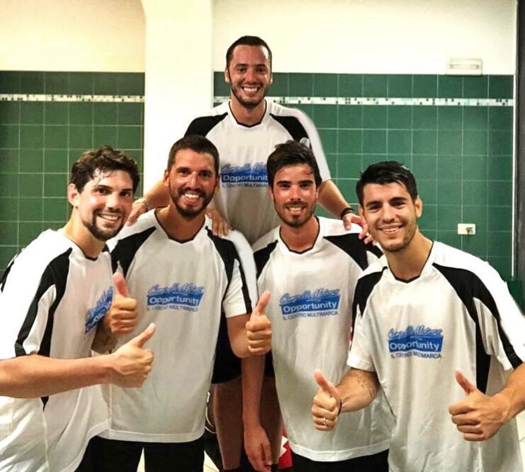 Álvaro Morata (a la derecha de la imagen), tampoco se ha olvidado de su cuñado (arriba en el centro)