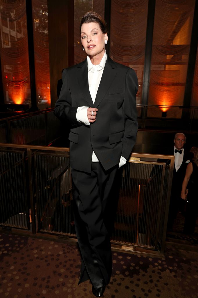 Linda Evangelista en la cena benéfica organizada por Salma Hayek y Francois-Henri Pinault