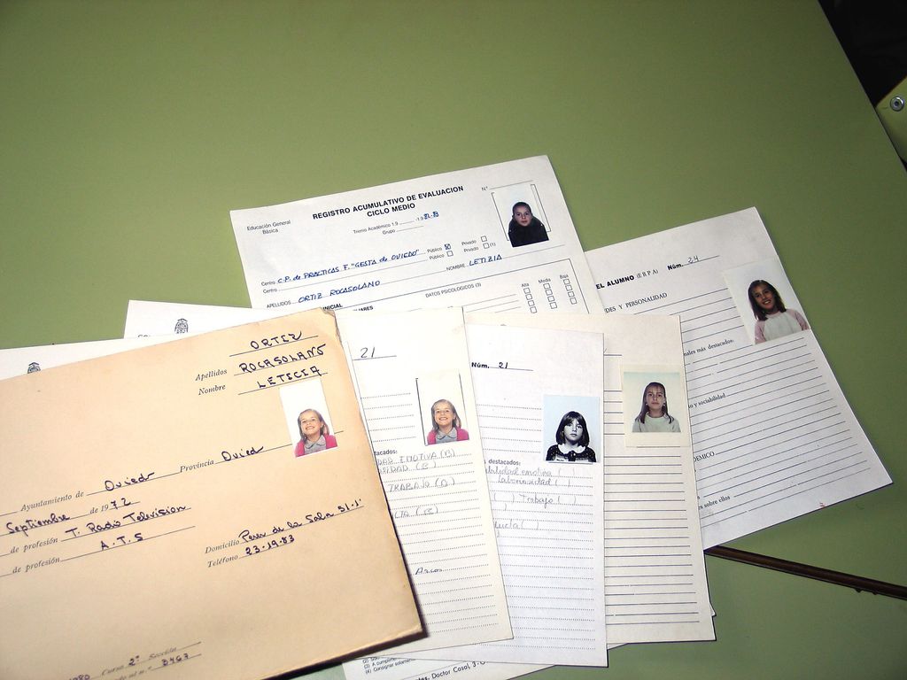 REPRODUCCIONES DE LAS FICHAS DEL COLEGIO DE LA GESTA DE OVIEDO DONDE LETIZIA ORTIZ ESTUDIO LA E.G.B.
