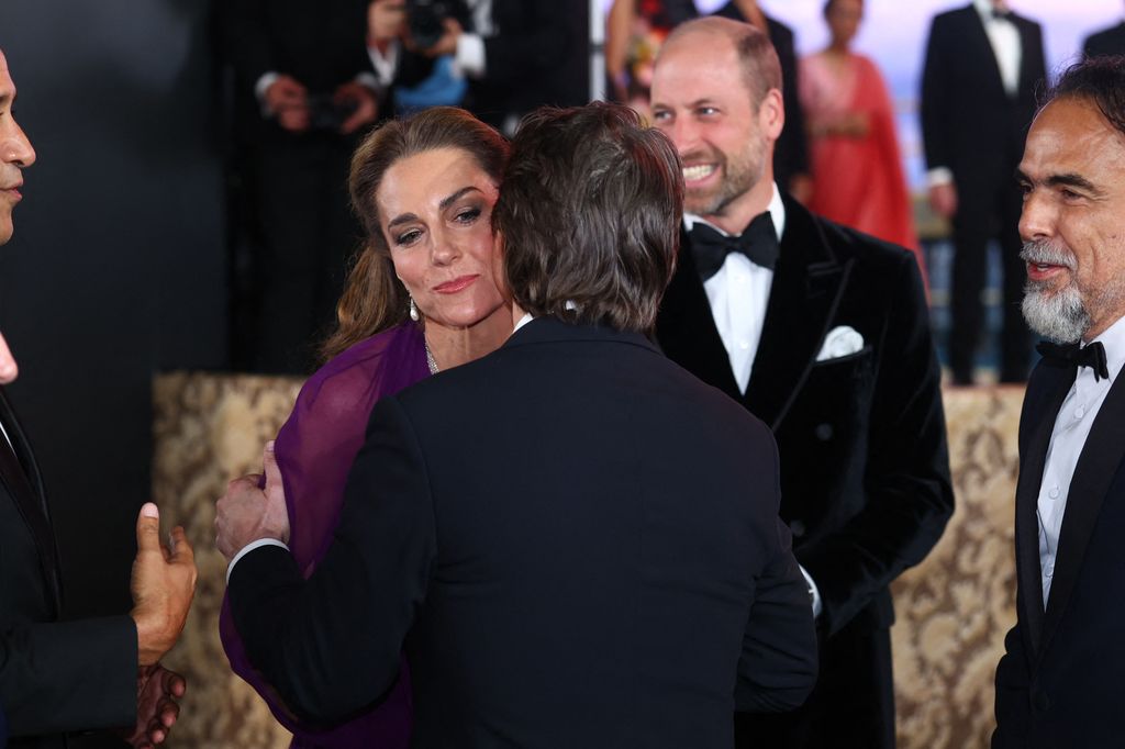 Tom Cruise saludó con un beso en la mejilla a la princesa Kate