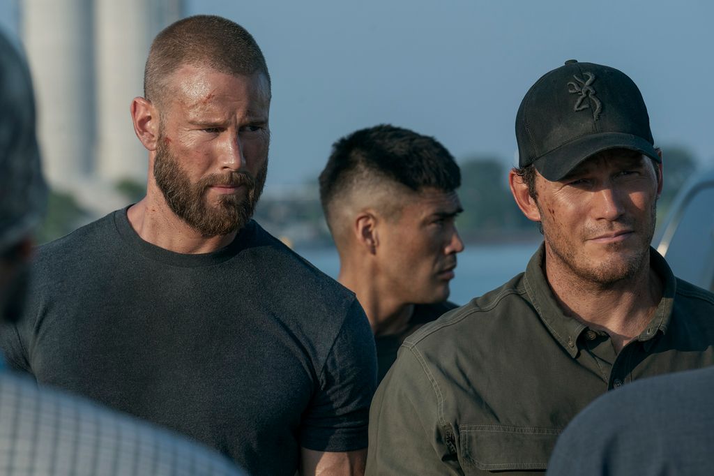 Tom Hopper y Chris Pratt en 'La lista final'.
