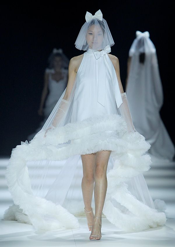 Viktor&Rolf 'Mariage' interpreta el romanticismo actual en su primer desfile mundial