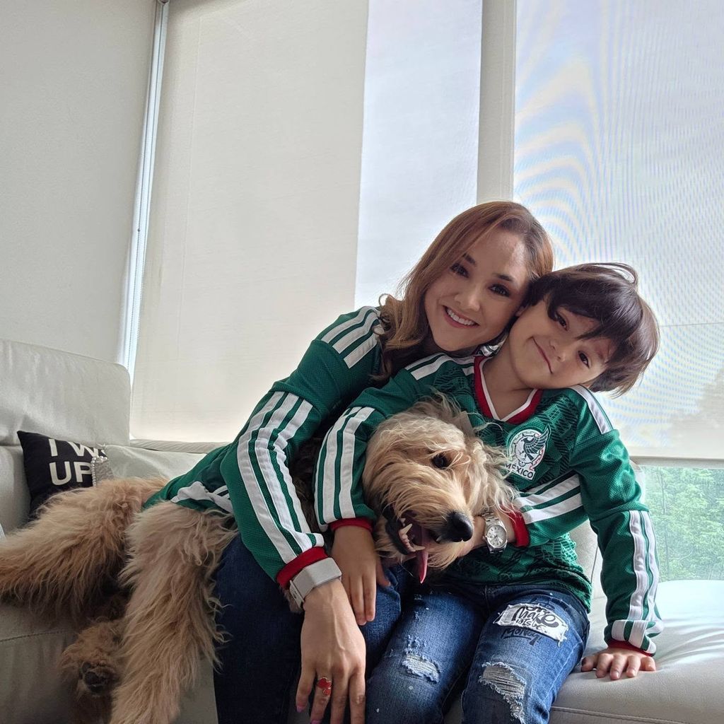 Sherlyn junto a su hijo André, de seis años