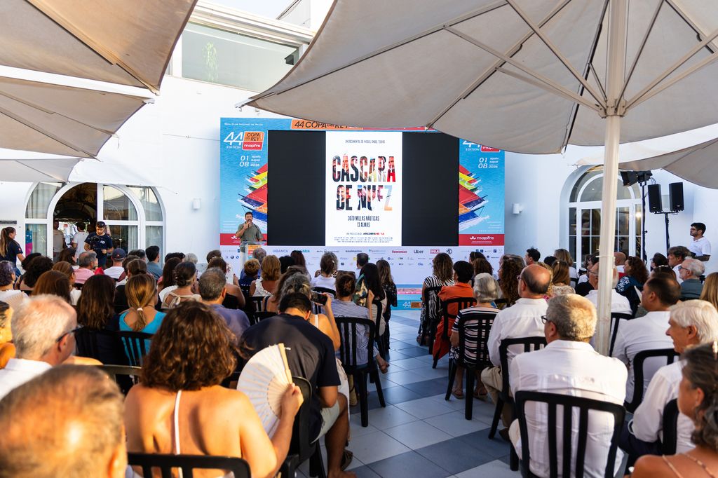 Los asistentes durante la presentación de 'Cáscara de Nuez'