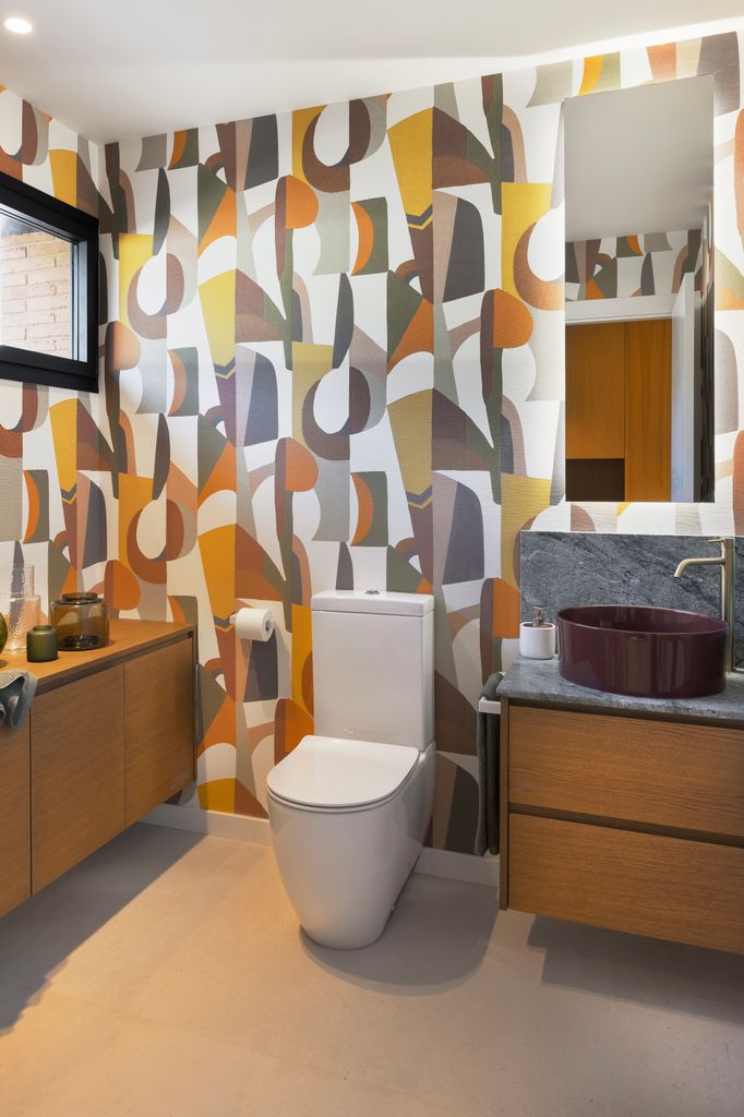 Baño de aires arriesgados y estilo ecléctico