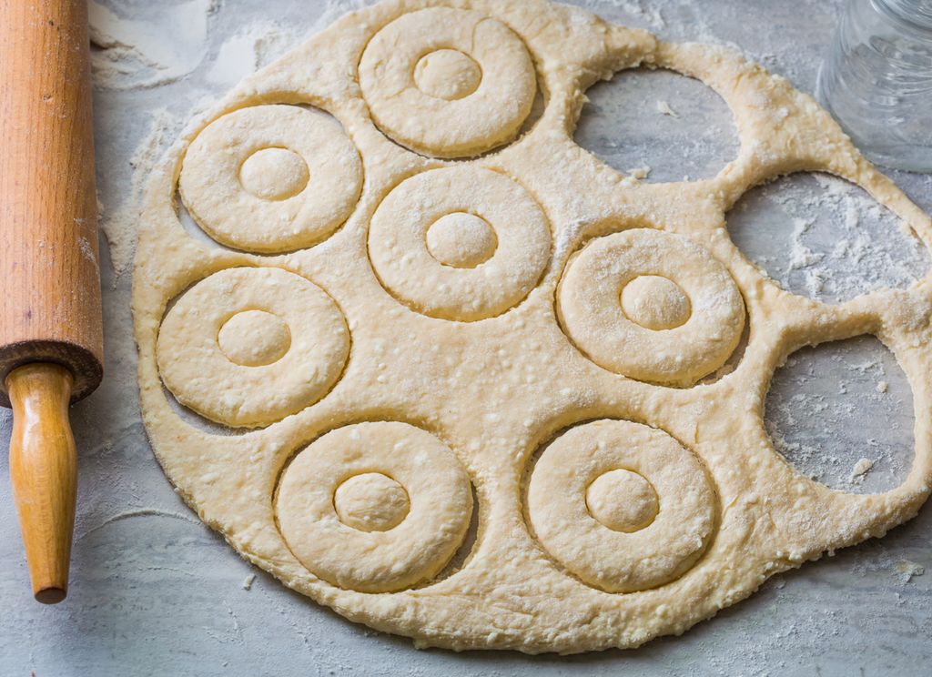 Masa de donuts, antes de su fritura. 