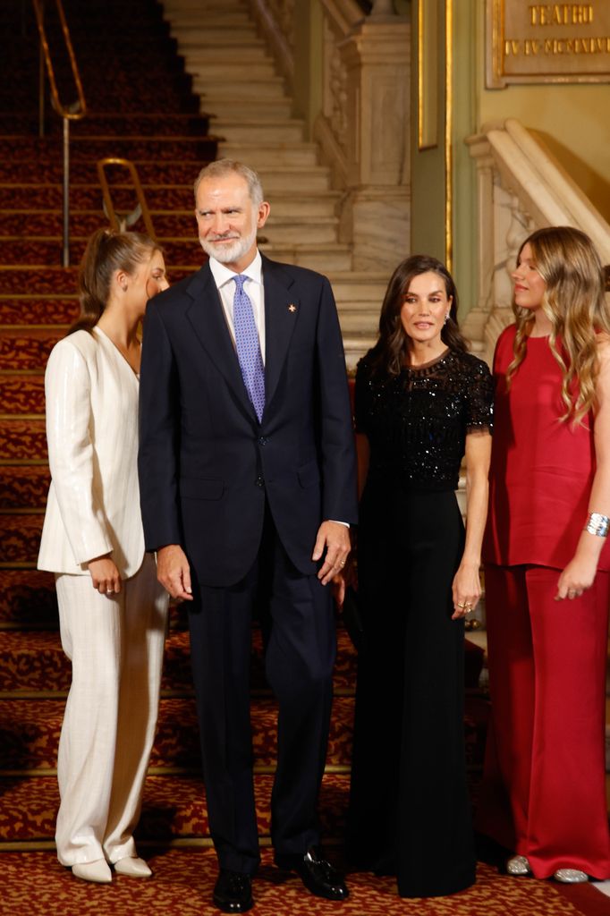 La princesa Leonor y la infanta Sofía, compartiendo miradas cómplices
