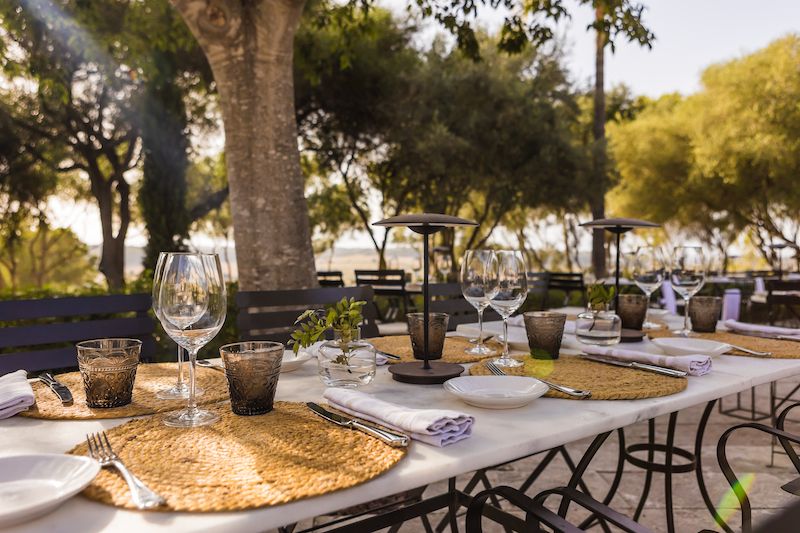 Terraza restaurante Jacaranda, en Finca Serena (Mallorca)