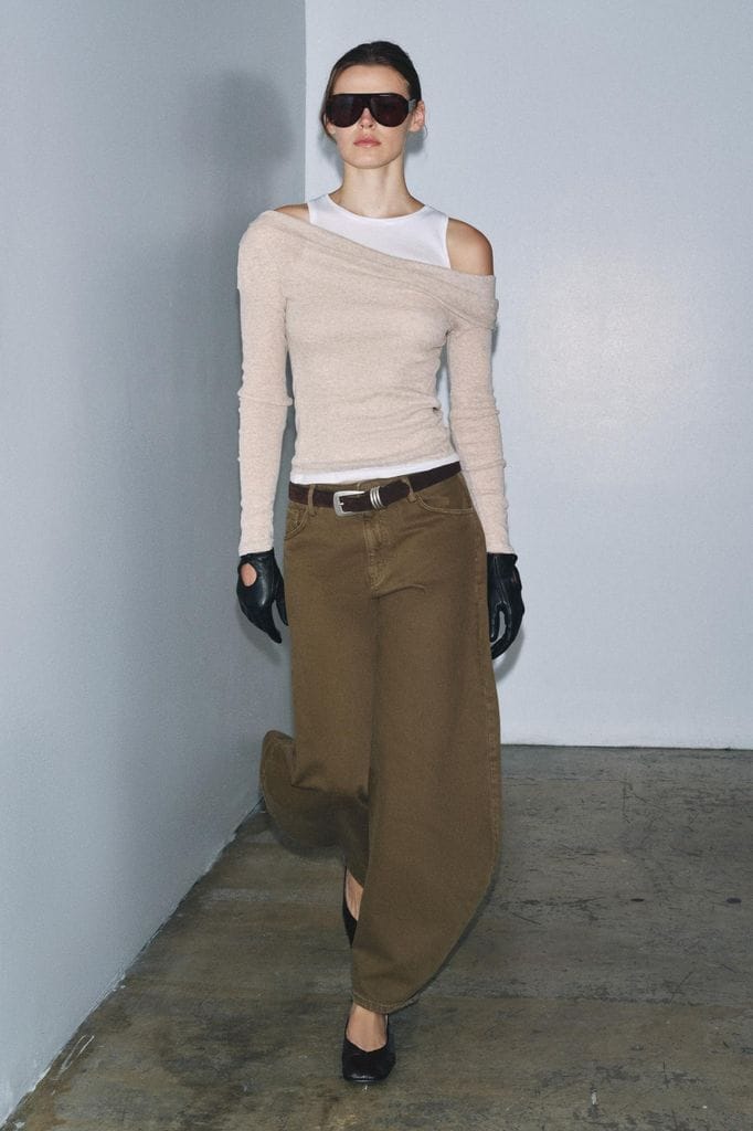 Camiseta asimétrica Zara 2025
