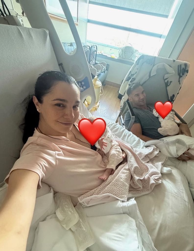 La podcaster también compartió que una de sus bebés estuvo en terapia intensiva.
