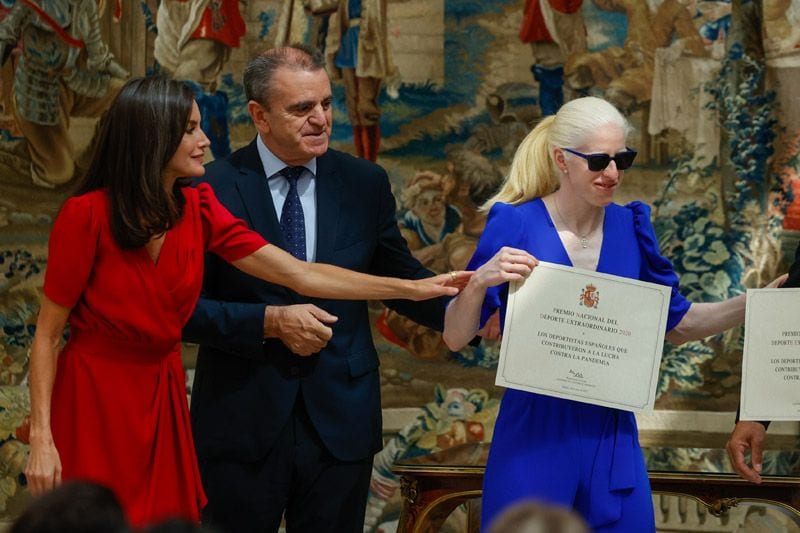 Doña Letizia con una deportista