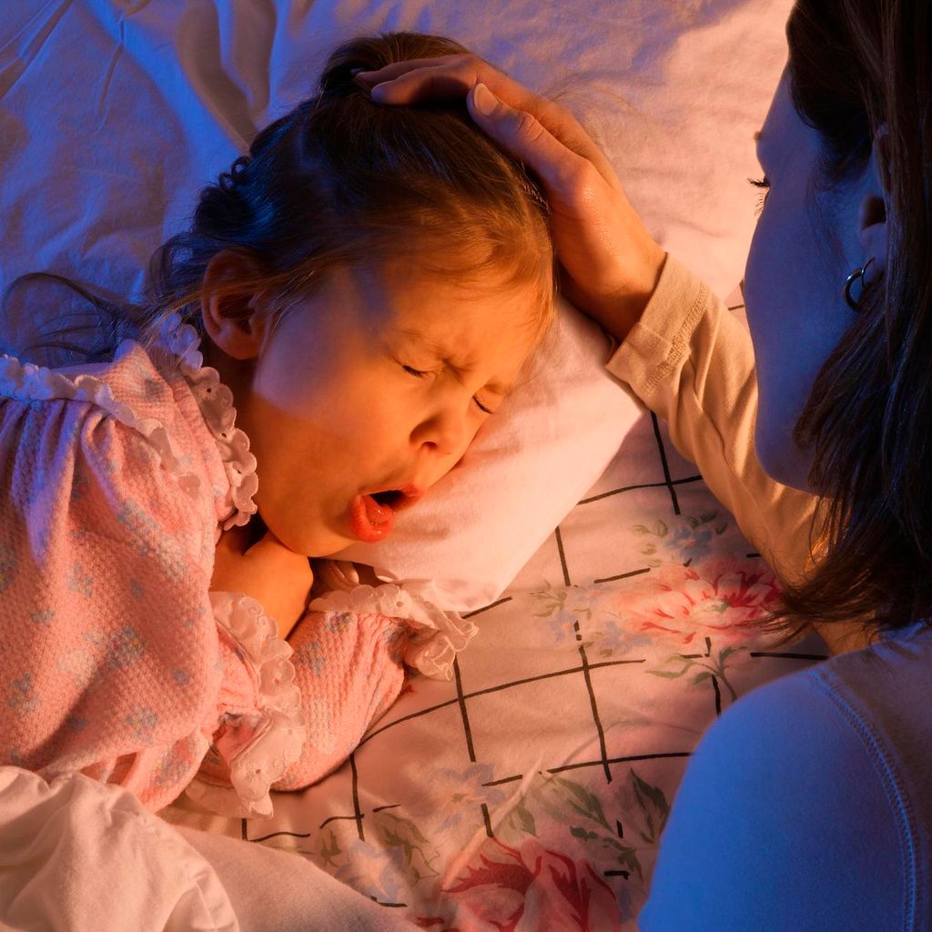 Niña tose