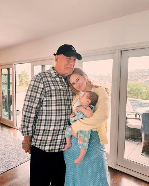 Rumer Willis con su padre Bruce Willis, quien fue diagnosticado con afasia en la primavera de 2022. 