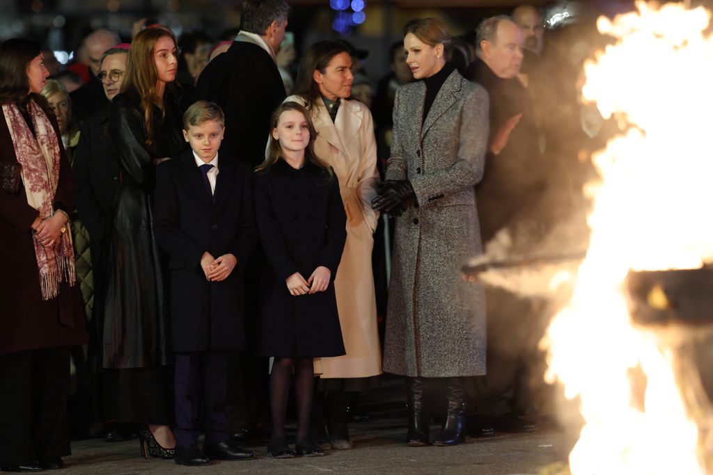 Alberot y Charlene de Mónaco con sus hijos en las fiestas de Santa Devota