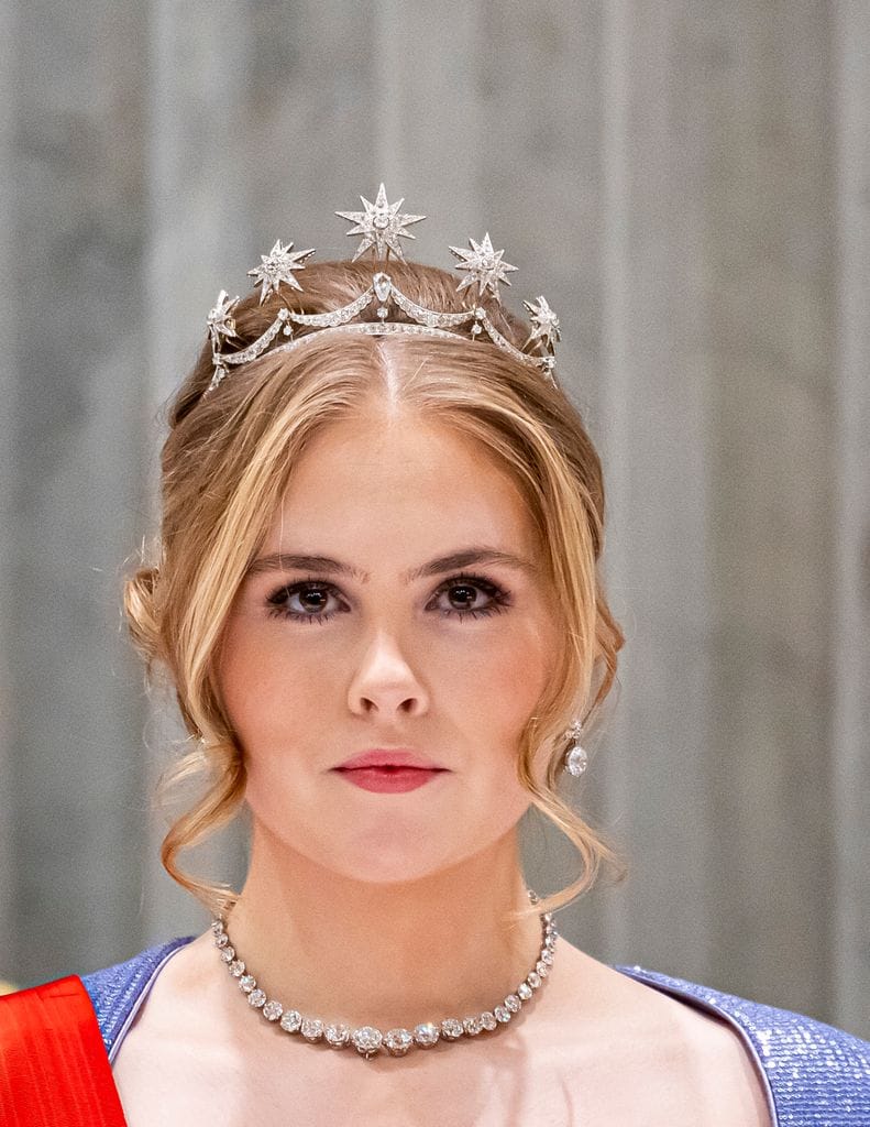 Amalia de Holanda en la cena de Estado en honor del presidente de Portugal en diciembre de 2024