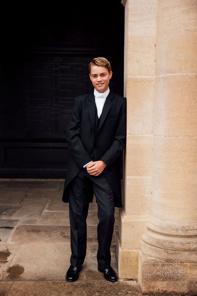 El Palacio de Kensington ha compartido estas imágenes del príncipe George, segundo en la línea sucesoria al trono británico, con su uniforme escolar en su primer día en Eton College