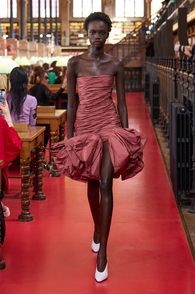 Paris Fashion Week: desfile de Valentino Primavera Verano 2027