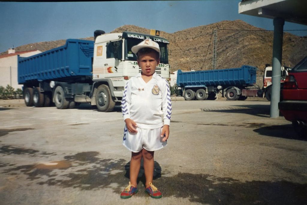 Foto de la infanci de Enrique Riquelme vestido del Real Madrid