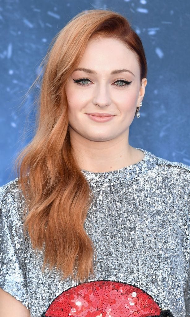 sophie turner ha experimentado con diferentes tipos de delineado a lo largo de los a os