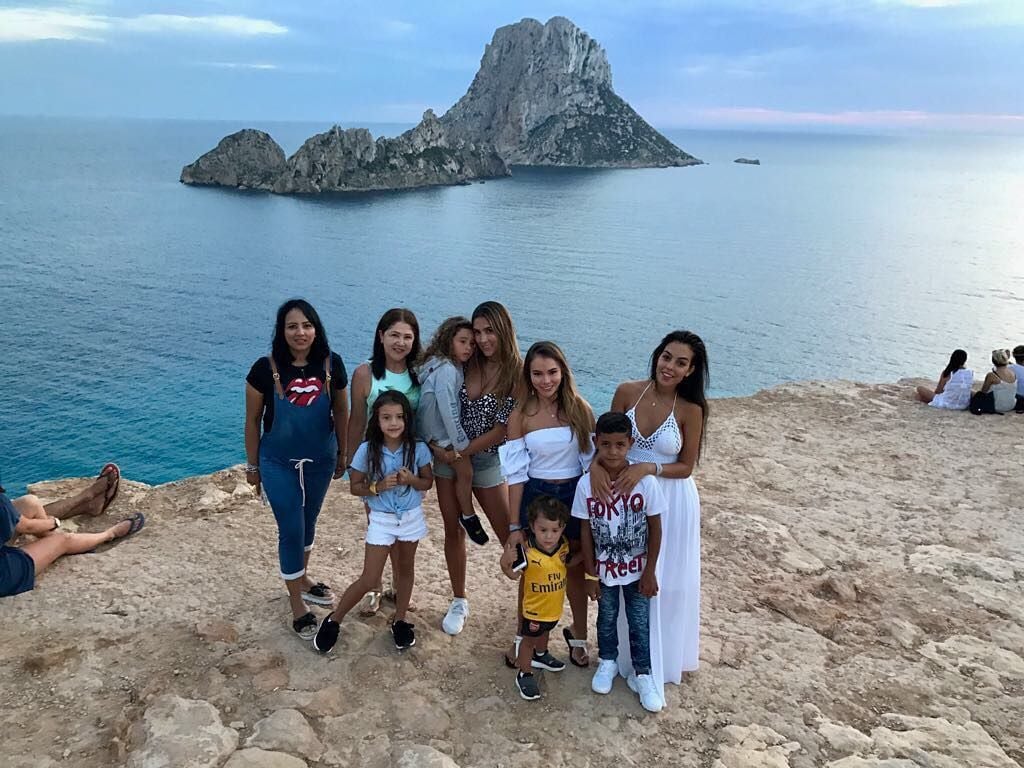 En 2018, Daniela Ospina y Georgina Rodríguez viajaron con otras amigas a Ibiza.