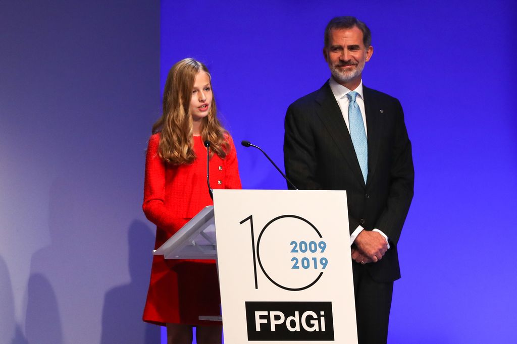 La heredera al trono tenía 14 años cuando en la entrega de premios Princesa de Girona de 2019 sorprendió al auditorio pronunciando su discurso no solo en español, catalán e inglés, sino también incluyendo unas palabras de saludo en árabe. Fue la primera vez que se la escuchó expresarse públicamente en esa lengua.