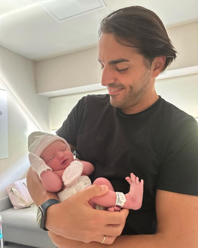 Jacobo Millán, marido de Andrea Prat, con sus hija