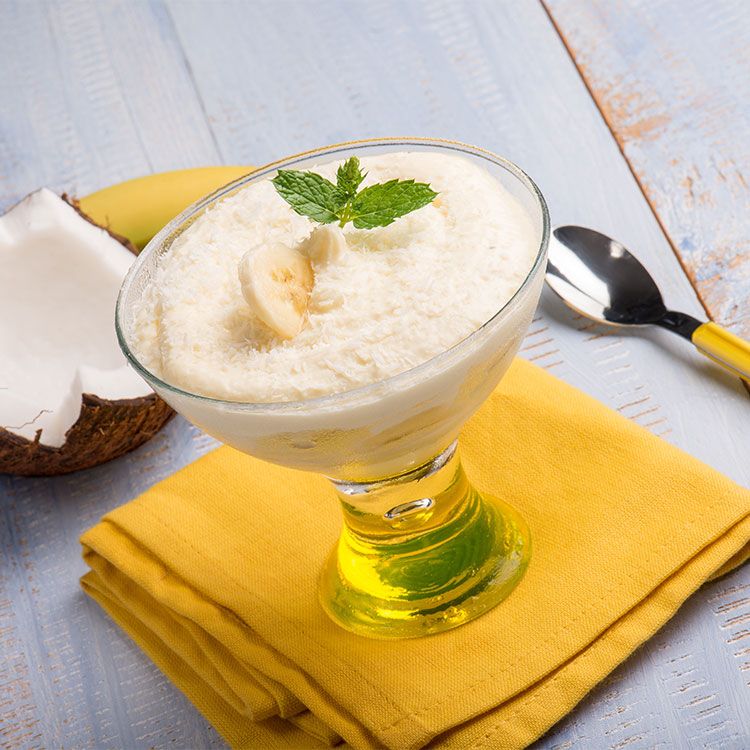 'Mousse' de plátano, coco y chocolate blanco
