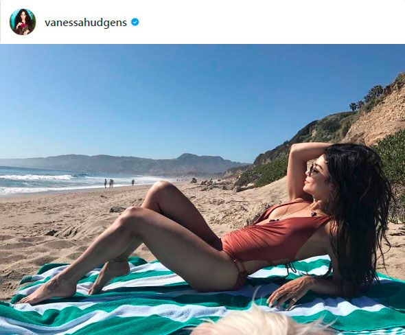 bikini_retro_vanessa_hudgens_1z