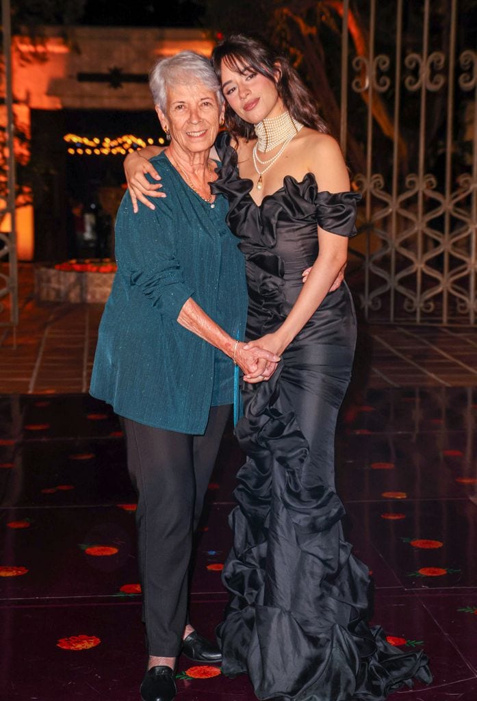 Camila Cabello y Mercedes Rodríguez celebran día de muertos.