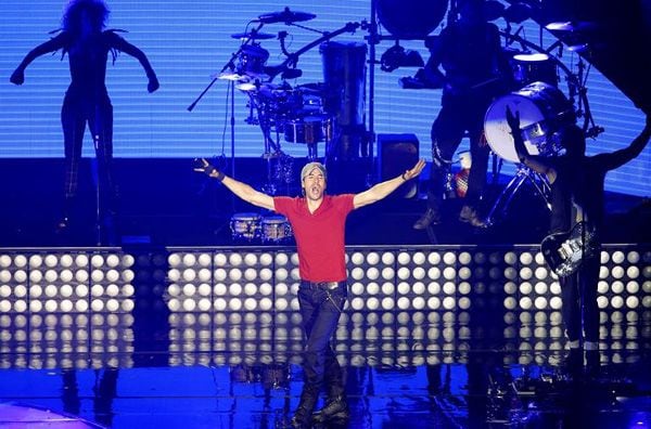 El cantante retomó su gira Sex and Love en el Auditorio Nacional de la capital mexicana
