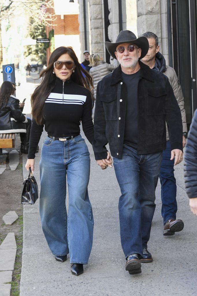 La pareja luce un estilo vaquero muy 'effortless'.