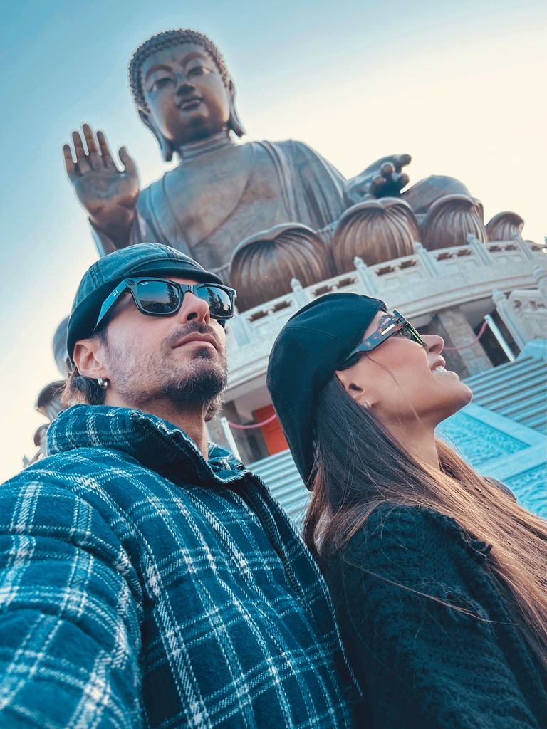 Galiea y su novio visitaron el Gran Buda