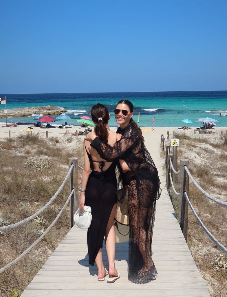 Chiquinquirá Delgado ha disfrutado de unas vacaciones de verano en Formentera junto a su hija Carlota Sarcos.