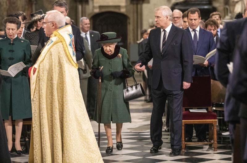 Isabel II y el príncipe Andrés