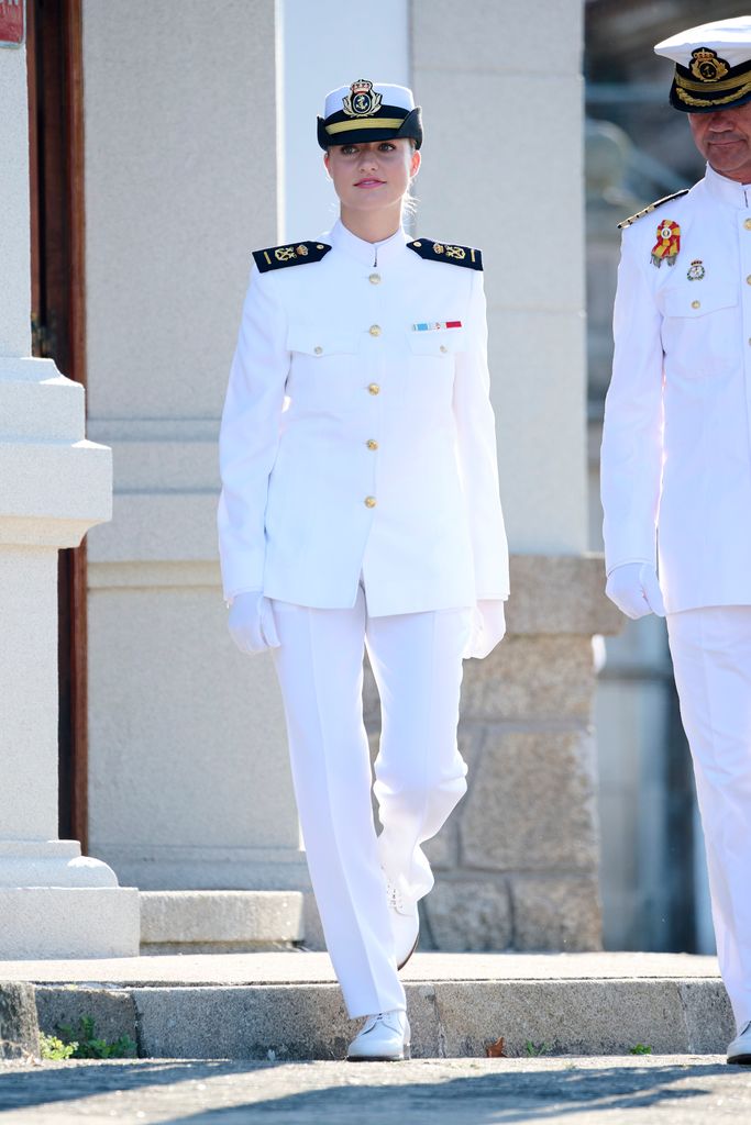 En agosto de 2024, Leonor dio un importante paso en su formación castrense al ingresar a la Escuela Naval Militar de Marín.