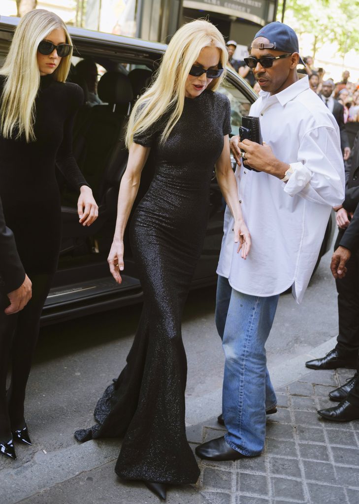 Nicole Kidman y su hija Sunday Rose en el desfile de Balenciaga en la Paris Fashion Week en junio de 2024