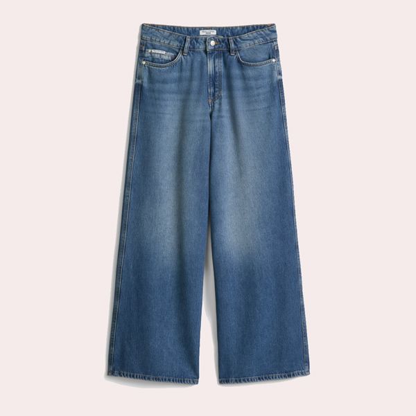 Vaqueros modelo Anjo anchos fabricado con una mezcla fluida de lyocell