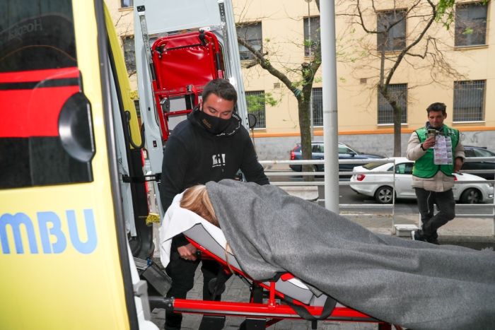 Belén Esteban hundida tras su operación de tibia y peroné