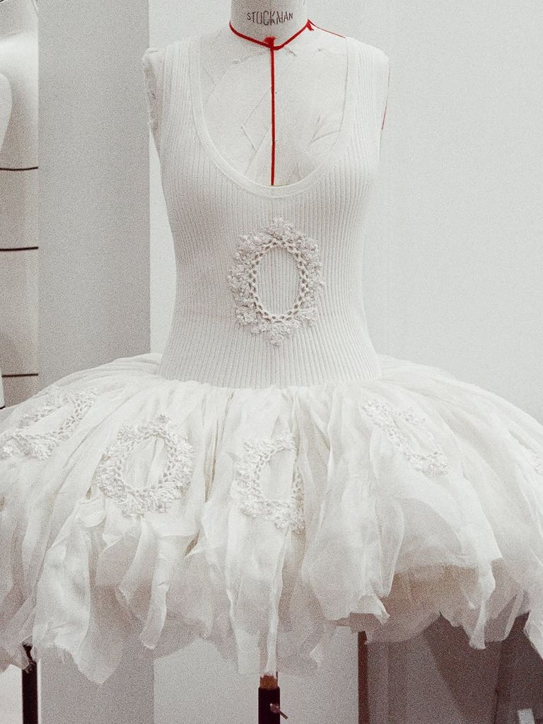 Vestido de Dior con tutú que Rosalía luce durante sus conciertos de la gira LUX