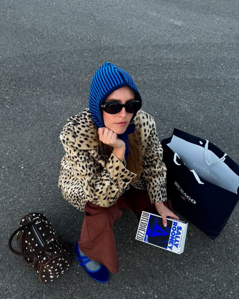 Andi Washington con balaclava