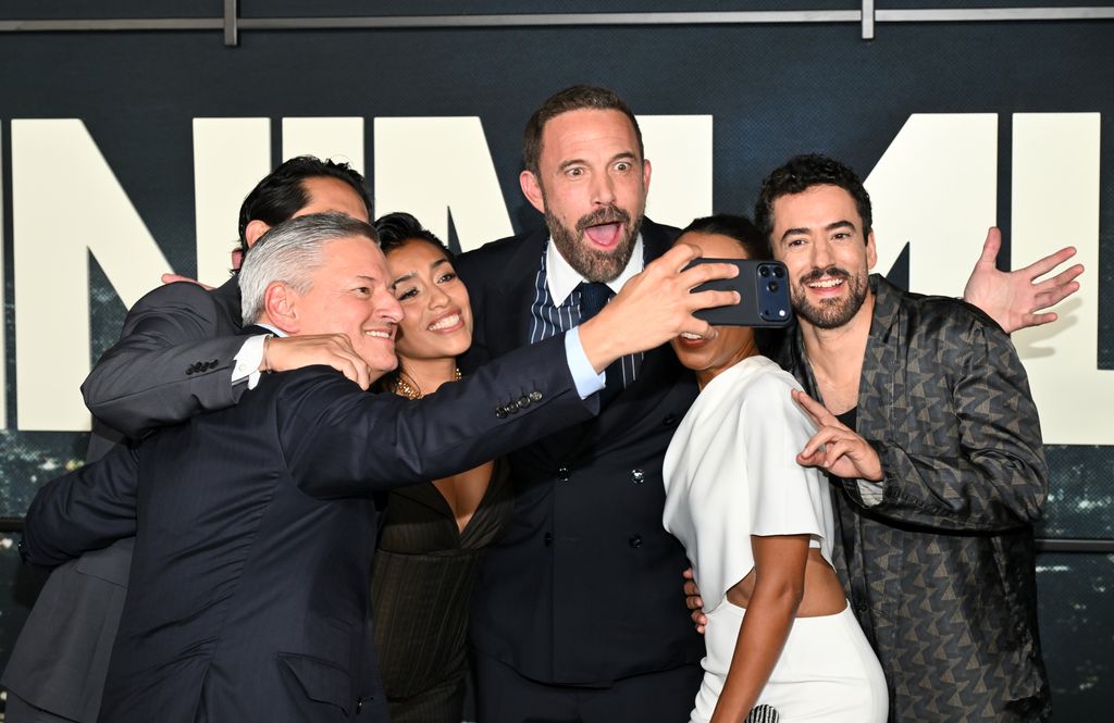 Una de las curiosidades del español de Ben Affleck es su peculiar entonación. Según Luis Gerardo Méndez, el actor habla como los galanes de las telenovelas mexicanas de los años noventa