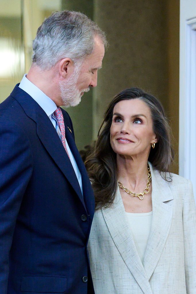 Antes de que comenzara el acto, los Reyes estuvieron charlando de forma distendida
