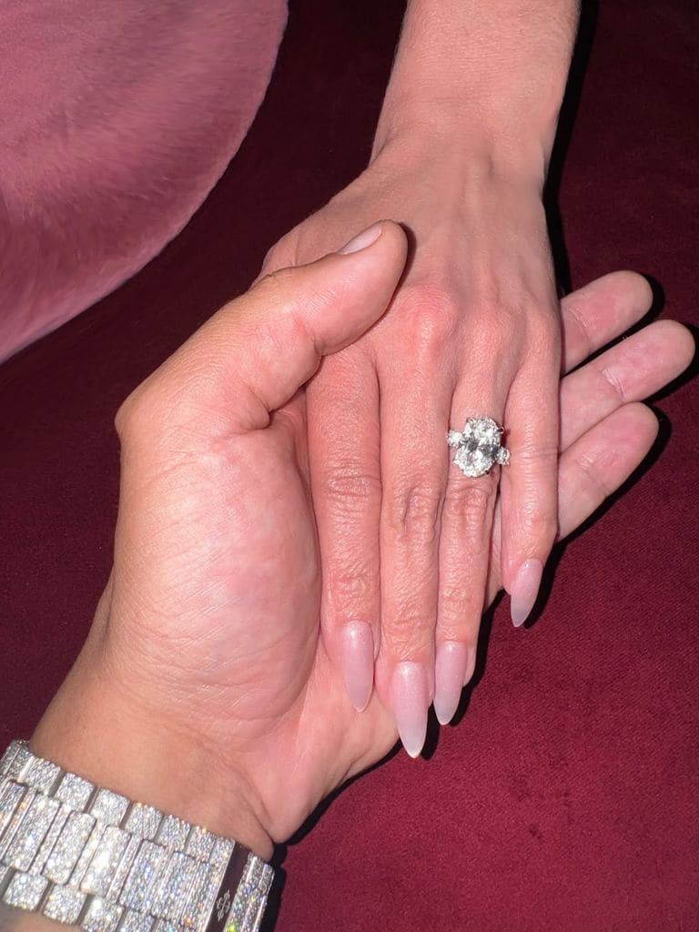 ¿Campanas de boda? Dayanara Torres sorprende con deslumbrante anillo de compromiso 