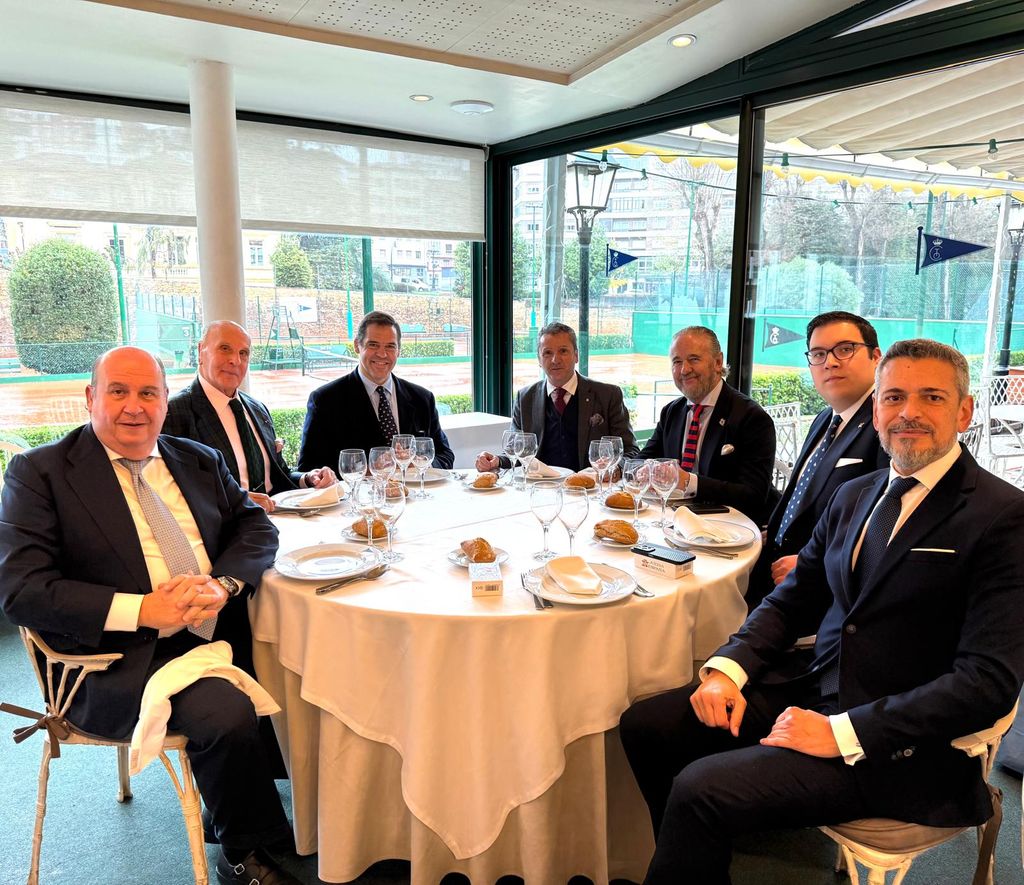 Antonio Sánchez de León Cotoner, Luis Alfonso de Borbón, Manuel Ruiz de Bucesta, Manuel Rodríguez de Maribona, Juan de Allonca y Carlos Álvarez de la Rúa.